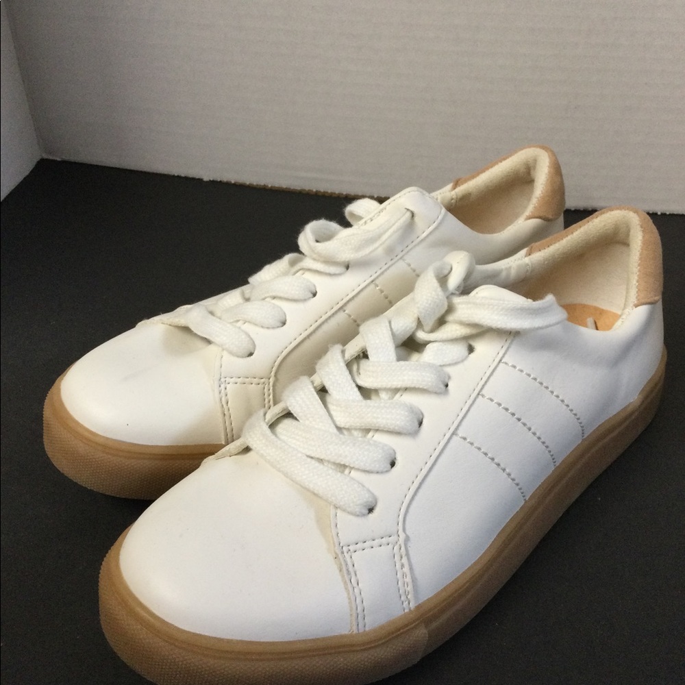 Casual sneakers